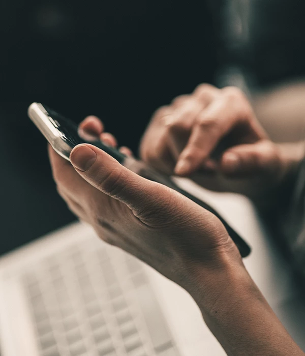 Bild - Nutzung eines Smartphones